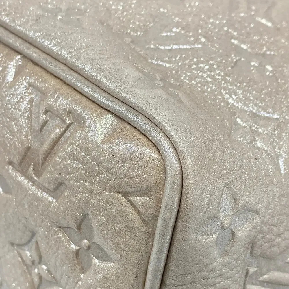 Louis Vuitton Halo Monogram Shimmer Handbag M95820